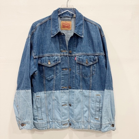 Levi's Jackets & Blazers - Levi’s Baggy Trucket Jacket Denim Two-Tone Small